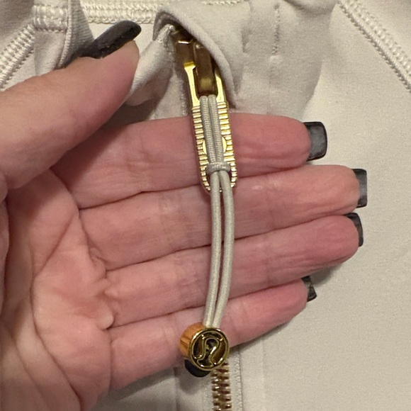 Lululemon Cropped Define Jacket - Picture 3 of 6